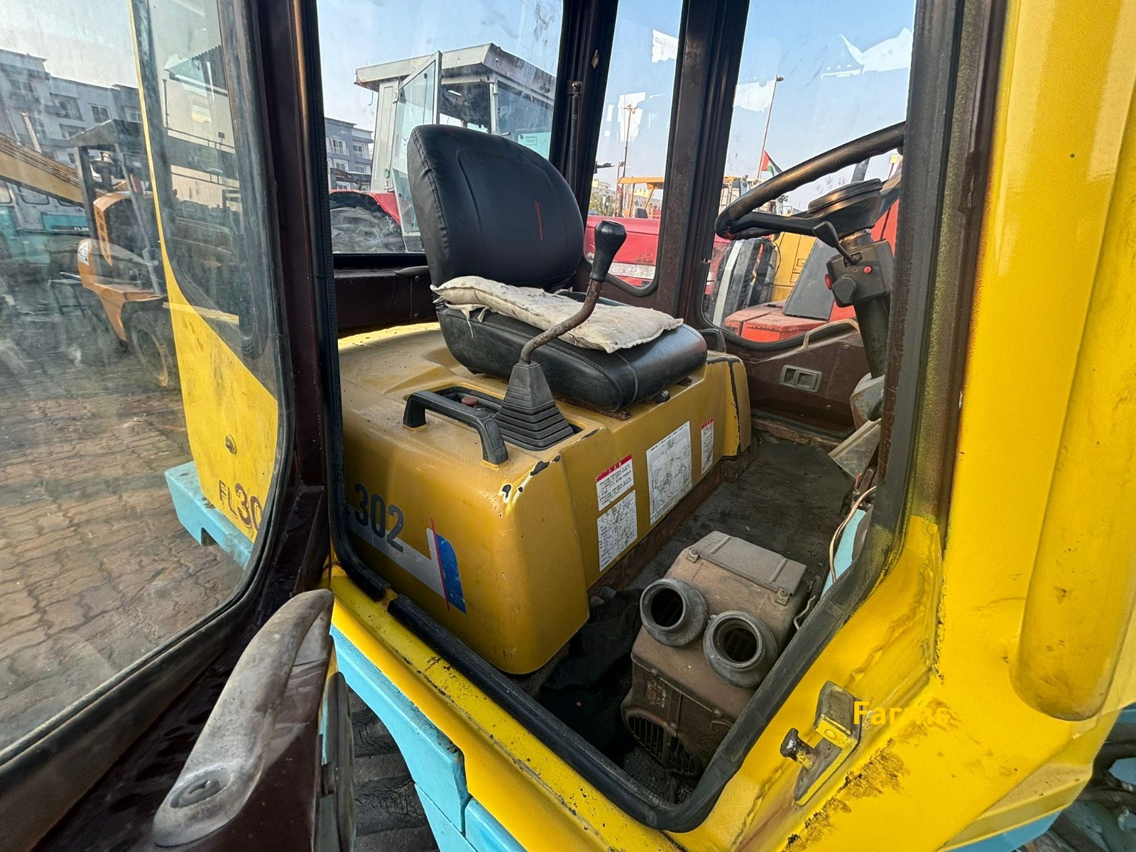 لودر فركاوا FL302-1 بكابينة